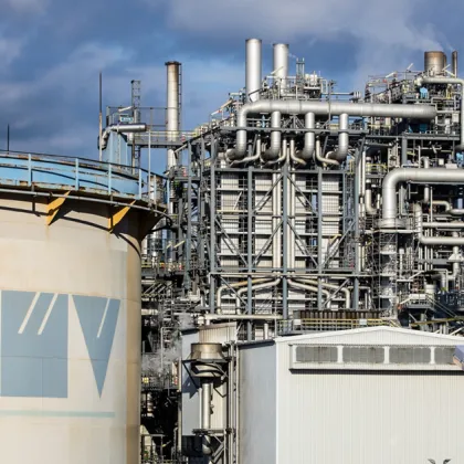 В своята онлайн версия австрийското списание Профил съобщава за взривоопасен