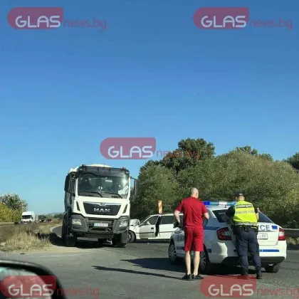 Катастрофа затруднява движението край столицата съобщи репортер на GlasNews bg Камион и