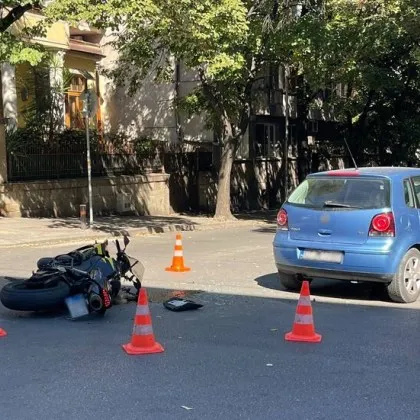 Катастрофа между мотоциклет и лек автомобил управляван от 63 годишна жена