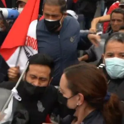 Около 500 души излязоха снощи на протест в Лима срещу