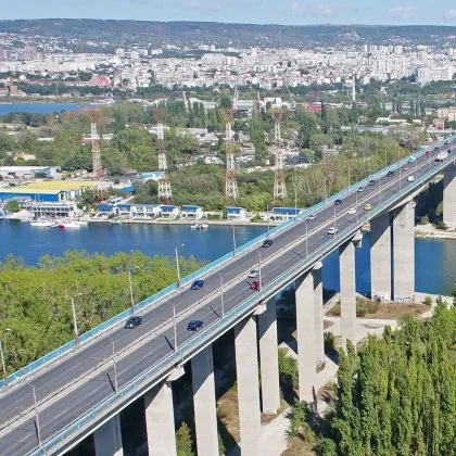 Възрастен мъж е скочил от Аспарухов мост във Варна днес