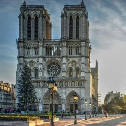 Двете готически кули на катедралата Нотр Дам в Париж отново