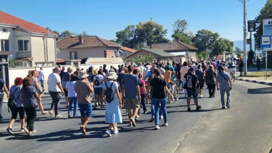 Протестиращи блокираха пътя Пловдив - Карлово