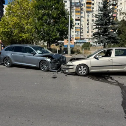 Челна катастрофа стана днес в София Два леки автомобила са