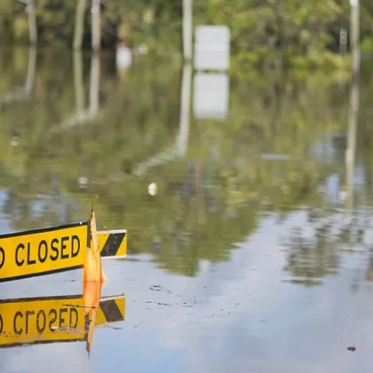 Наводнения и свлачища затвориха пътища в Северна Италия Тежко е положението