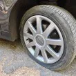 Спукаха гумите на паркирана кола в София СНИМКИ