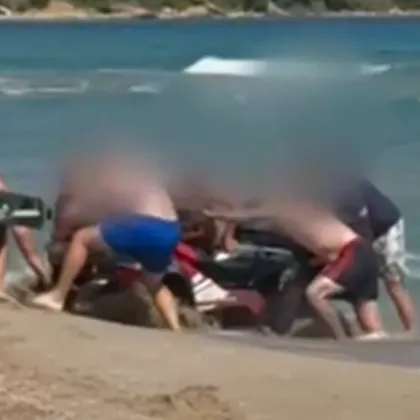 ATV заседна на плажа на къмпинг Смокиня На кадрите заснети