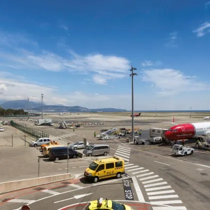 Френската прокуратура е започнала разследване след като два самолета едва