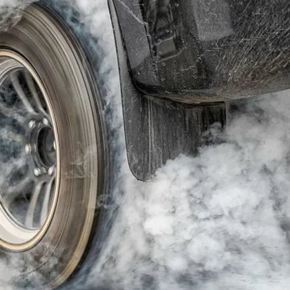 20 годишен е с отнето свидетелство за управление на моторно превозно