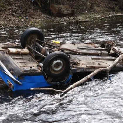 Кола падна в река в Хасковско съобщиха от полицията Инцидентът е станал