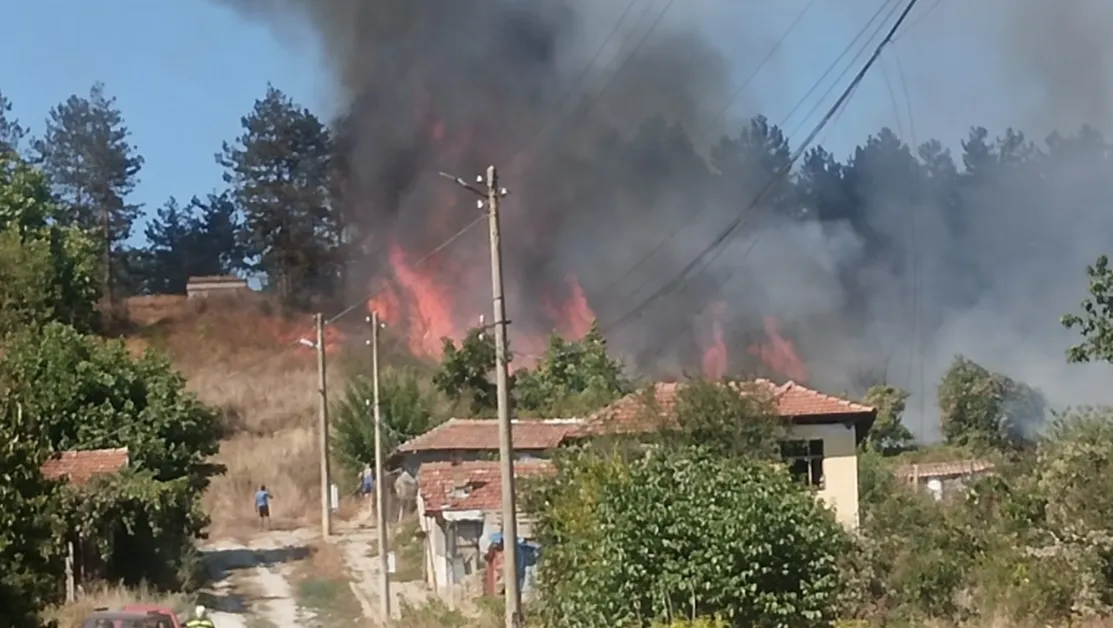Локализираха пожара в Сухиндол