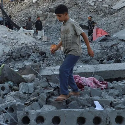 Израел уби 22 души включително девет деца при удари в