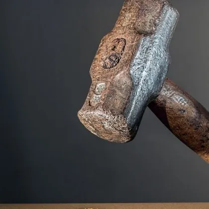 Мъже се биха с чук в центъра на Велико Търново съобщиха