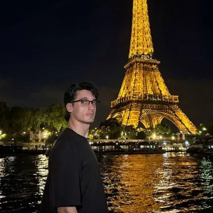 Италианският свещеник Алберто Раваняни който използва популярността си в социалните