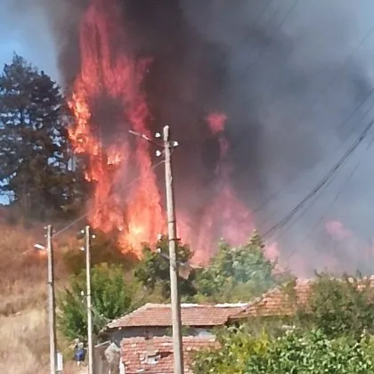 Пожар гори във великотърновския град Сухиндол съобщи жена в социалната мрежа