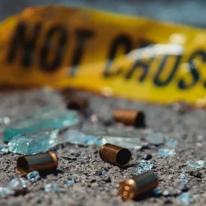 Един човек беше убит а множество ранени при стрелба в