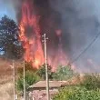 Пожар гори в Сухиндол, огнеборците се бавят! СНИМКИ