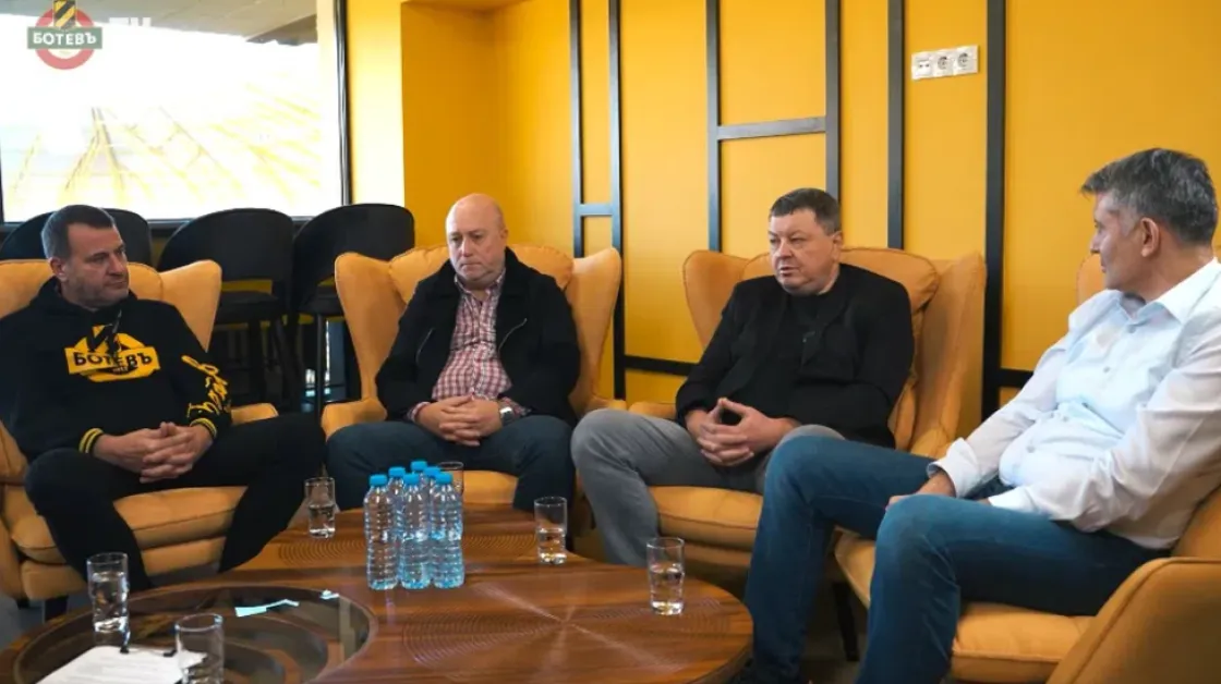 Филипов атакува бивши директори на Ботев, но мълчи за дългогодишни служители без заплати