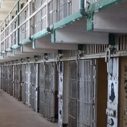 Най малко 17 души загинаха при бунт в затвора в северния