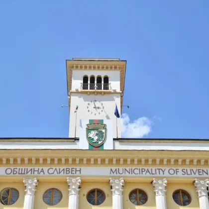 Във времена когато мнозина са склонни първо да упрекват а след