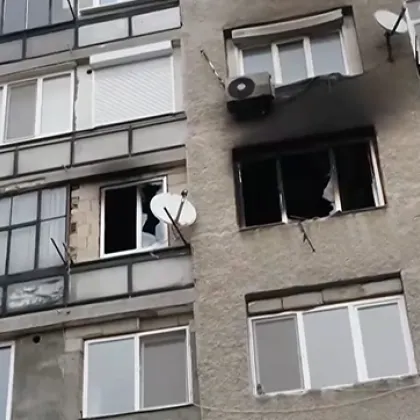 Мъж тормози жителите на блок, запали апарамента си два пъти