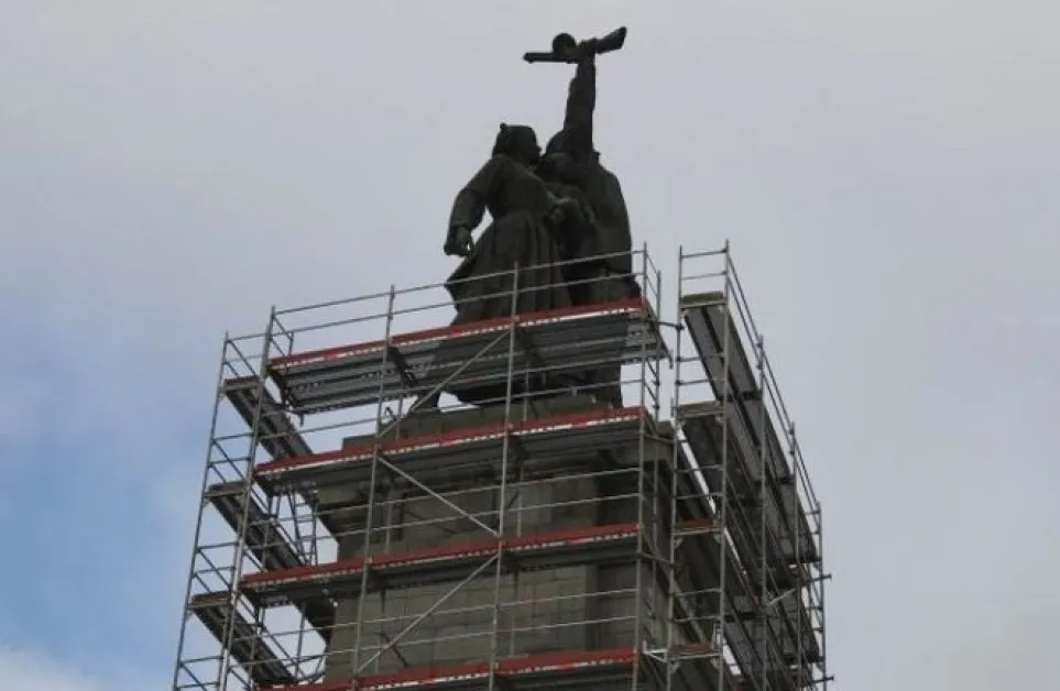 Изчезнаха части от нарязания Паметник на съветската армия