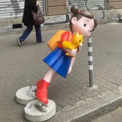 Грозна вандалска проява застигна една от триизмерните фигури поставени за