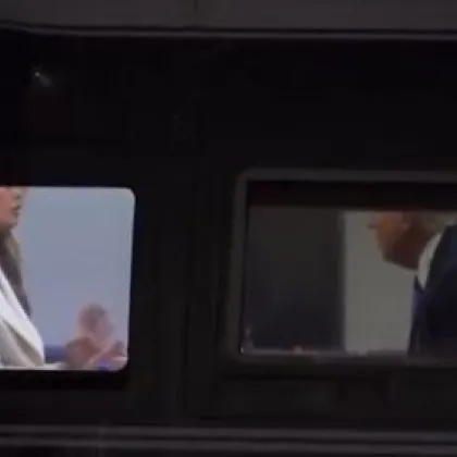 Доналд Тръмп и Мелания бяха заснети по време на неудобен разговор