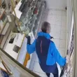 Грозно! Мъж открадна кутия с дарения за дете СНИМКИ