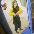 Нагла кражба в София: Млада жена задигна велосипед на дете СНИМКИ