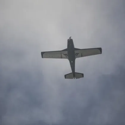 Малък самолет падна в двора на военно поделение в Румъния