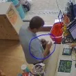Нагло! Мъж задигна ценна вещ, забравена в магазин в София СНИМКИ