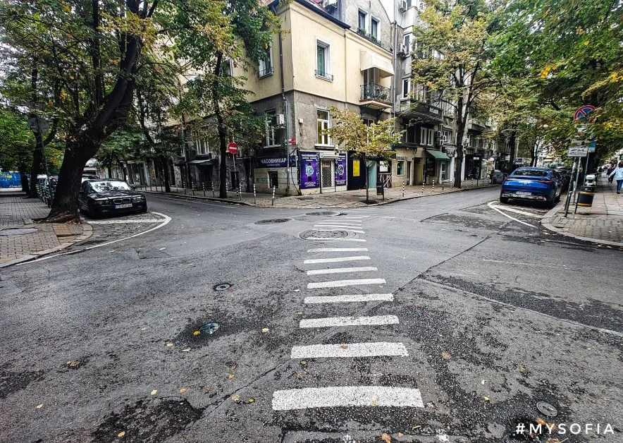 Крива пешеходна пътека по диагонал осъмна в центъра на София СНИМКА