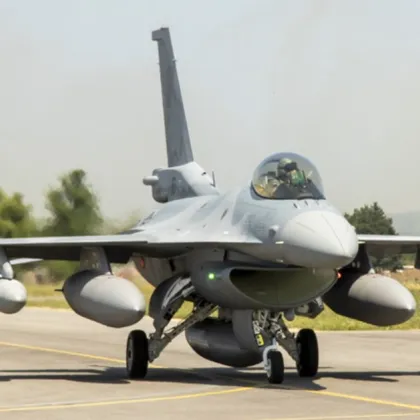 При един от доставените два самолета F-16 е открит теч на гориво