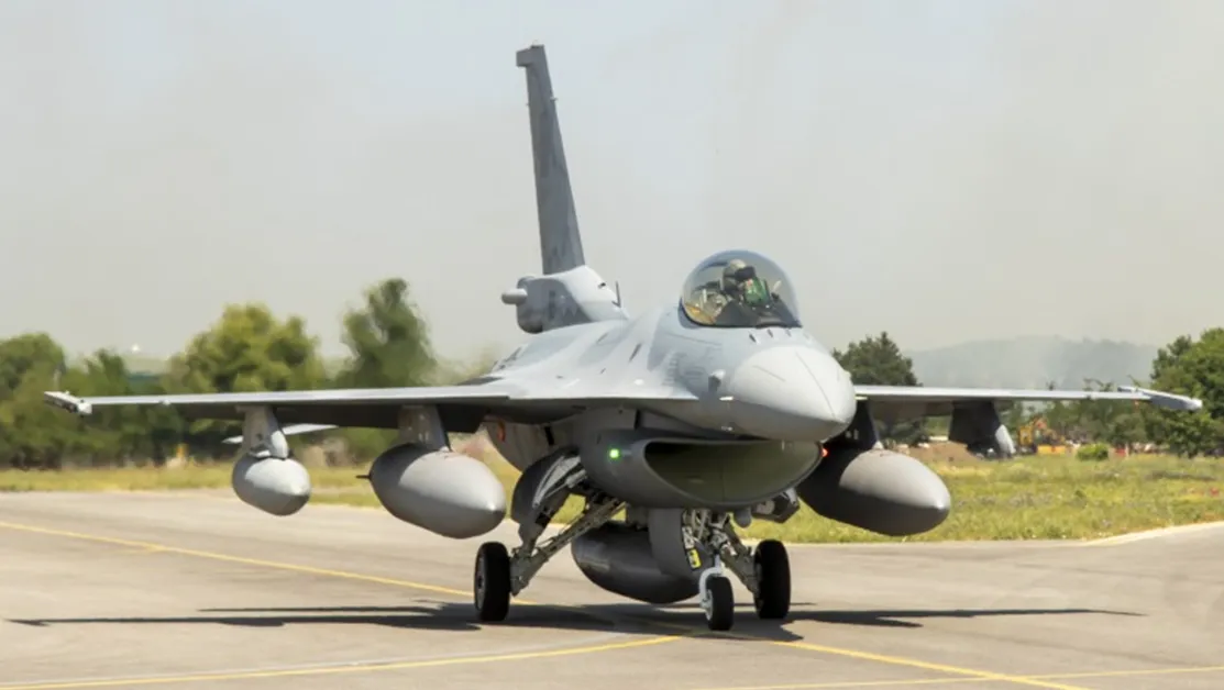 При един от доставените два самолета F-16 е открит теч на гориво
