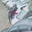 Посегнаха на колата на жена с монтажна пяна! СНИМКИ