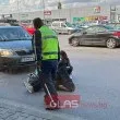 Блъснаха възрастна двойка на паркинг край София, дойде линейка СНИМКИ