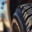 Вандали спукаха гумите на два автомобила в Асеновград