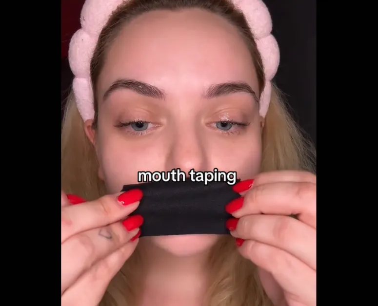 "Лепене на уста": Появи се нов TikTok тренд, опасен ли е?