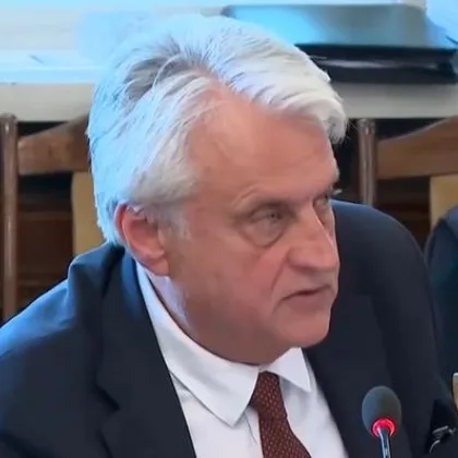 Свалиха номерата на колата на съпругата на Рашков