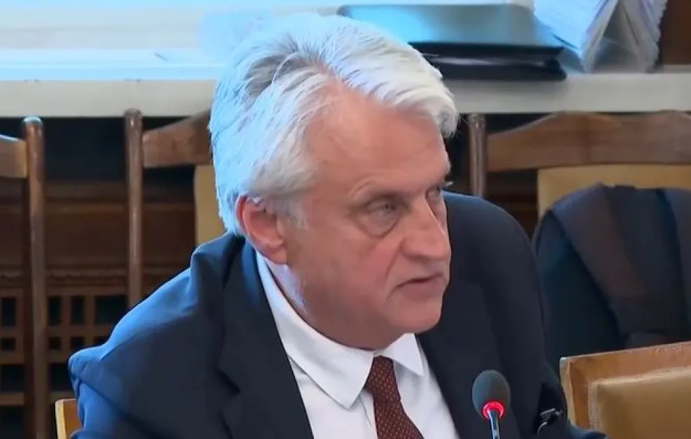 Свалиха номерата на колата на съпругата на Рашков