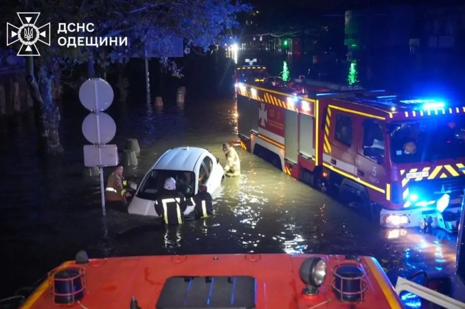 Воден апокалипсис в Одеса! Има много жертви СНИМКИ