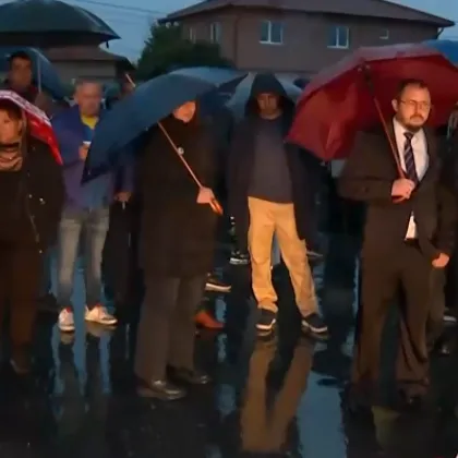 Жители на протест в Нови Искър, след като камион прегази и уби жена на пътя