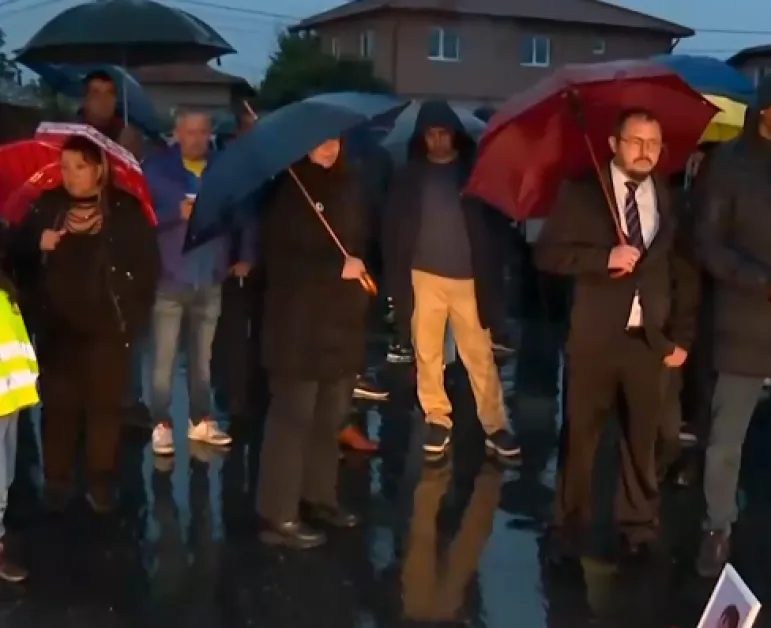 Жители на протест в Нови Искър, след като камион прегази и уби жена на пътя