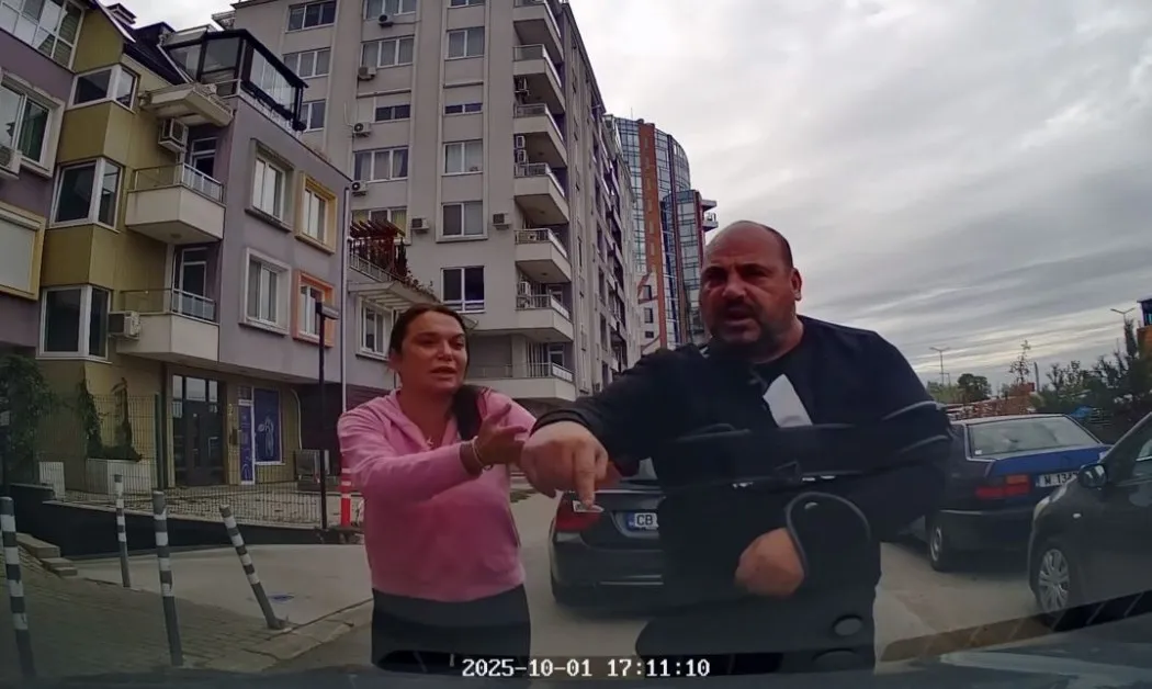 Ругатни, клаксони и викове: Цирк на пътя след спор за предимство в София ВИДЕО