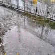 Деца газят през локви, за да стигнат до училище СНИМКИ