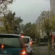 Задръстване ли? Водач с Лада погази правилата, пое по тротоара ВИДЕО