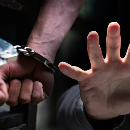 Затвор за 36-годишен мъж, блудствал с малолетни момичета