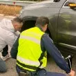 Доброто! Шофьорка спука гума на АМ Тракия, намесиха се полицаи СНИМКИ