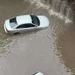 Воден удар - страшният риск за колите, преминаващи през наводнени улици